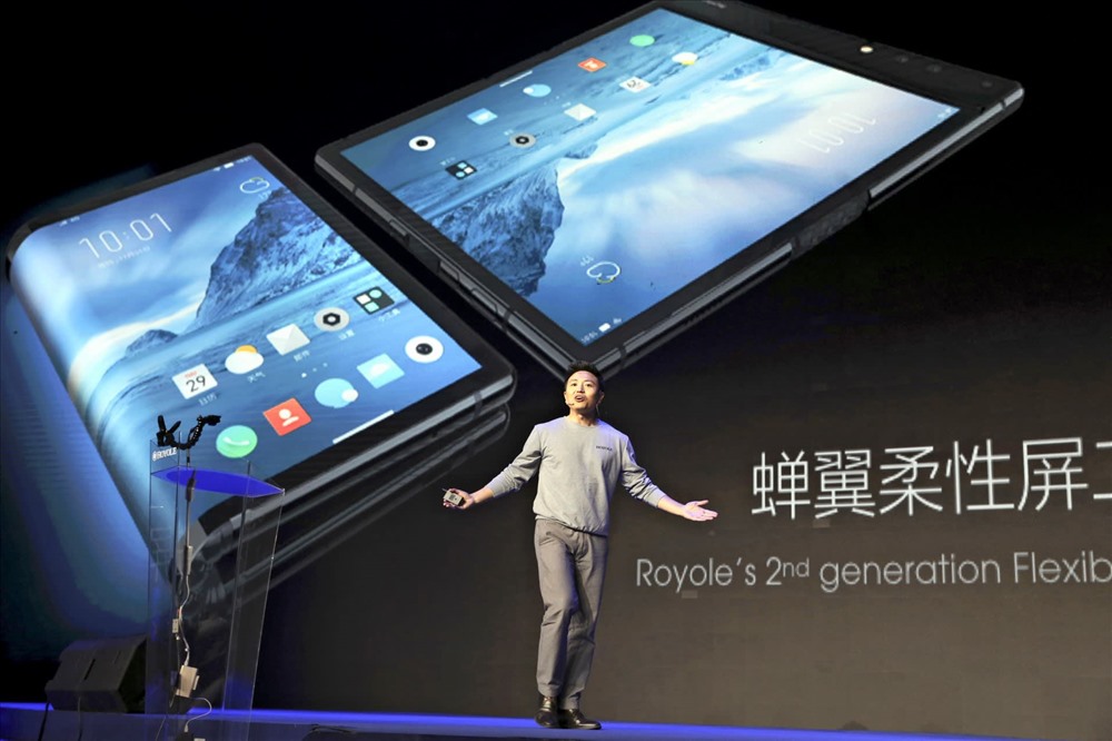 Ra mắt smartphone màn hình gập đầu tiên trên thế giới - kỳ lân xứ Trung vật vã